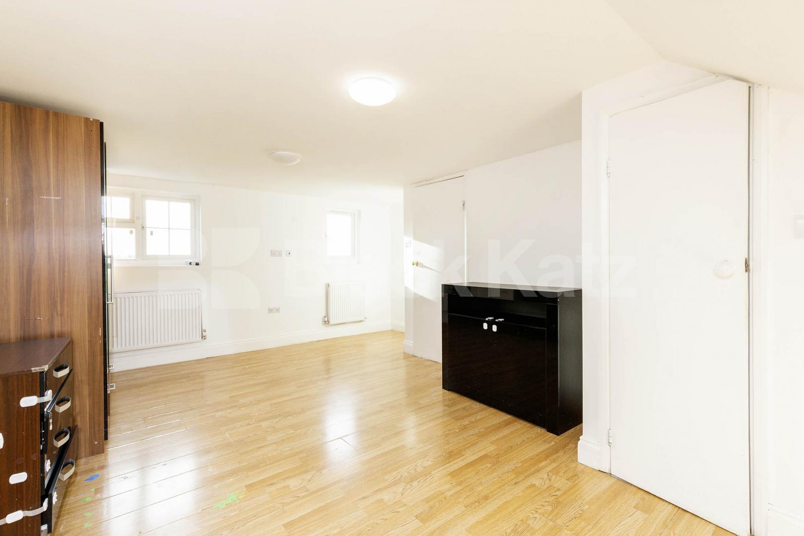 Whole House Beechmont, Avenue